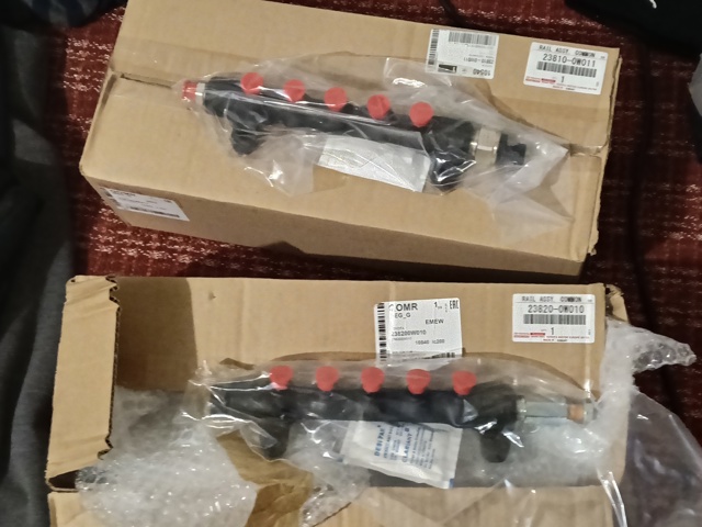 Розподільник палива 238100W011 Toyota