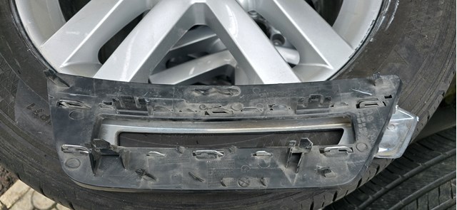 A1668843722 Mercedes Заглушка протитуманок, ліва
