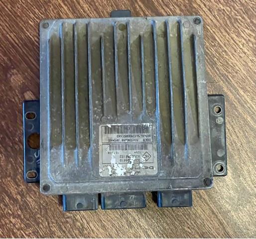 Електронний блок керування двигуном 8200374152 Renault (RVI)