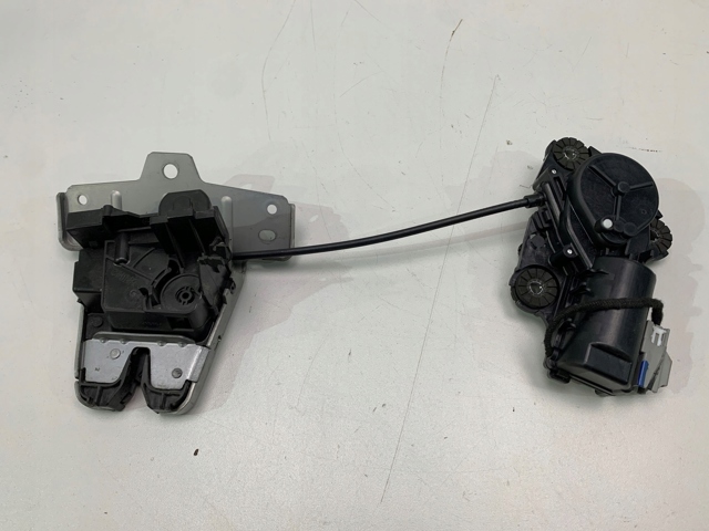 Замок кришки багажника Volvo 32149884