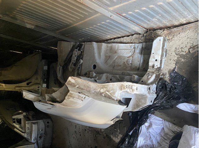 LR054609 Land Rover Крило заднє