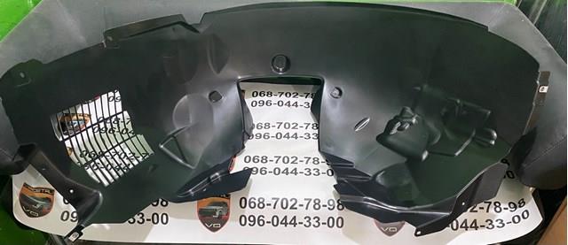 Підкрилок передній лівий Land Rover LR108973