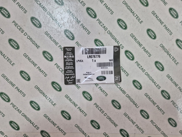 Купити LR076776 Land Rover Кронштейн бампера переднього, правий