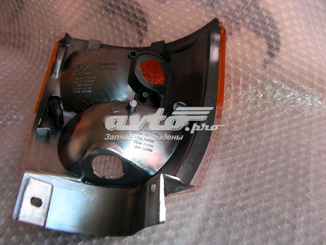 B611089E00 Nissan/Infiniti Габарит передній правий