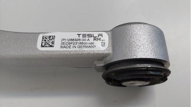 Важіль передньої підвіски верхній, правий 128832600A Tesla