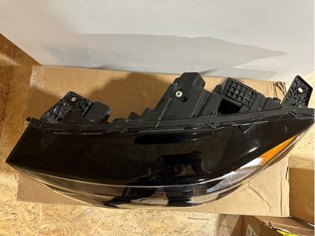 KT4B13W030CH Ford Фара дальнього світла в зборі