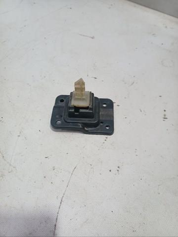 Купити KB8A50151 Mazda Кронштейн решітки радіатора
