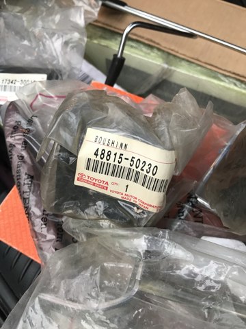 4881550230 Toyota Прокладка стабільзатора заднього