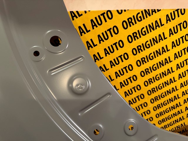 Крило переднє ліве DGH952210 Mazda
