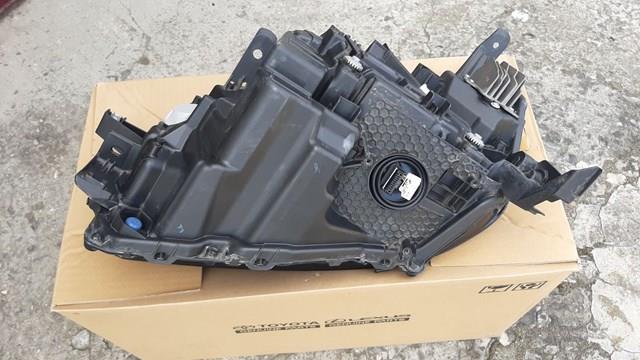 Купити 8114560Q51 Toyota Права блок фара