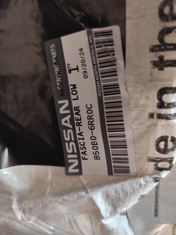 850B06RR0B Nissan/Infiniti Бампер задній, центральна частина