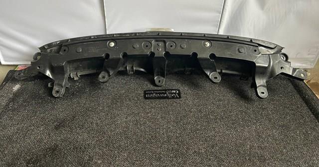 Кронштейн решітки радіатора Tesla 104702000F