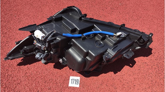 Купити 8114033A61 Toyota Фара правая