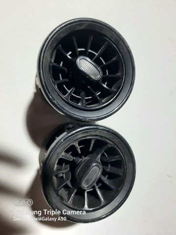 Решітка повітропровода ліва A9108303201 Mercedes