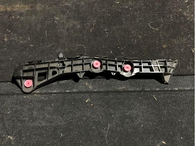 5215753070 Toyota Кронштейн бампера заднього, правий