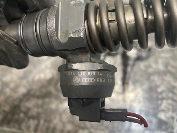 Паливні форсунки 038130073BA Maxgear