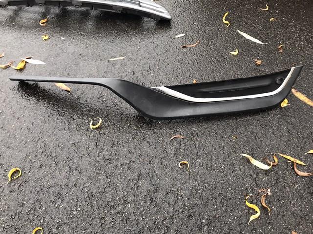 Окантовка фари протитуманною Volvo 31353654