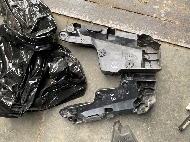 5215533020 Toyota Кронштейн бампера заднього, правий