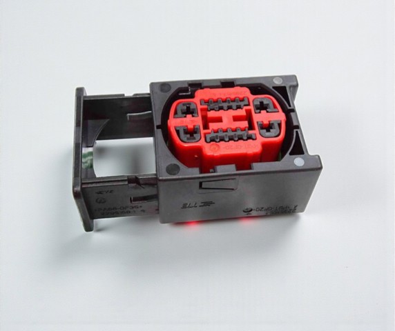  Land Rover LR103213