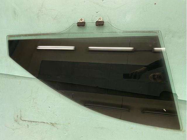 Скло передніх дверей, правих Mazda TK4858510B