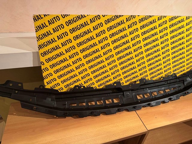 KBB350722A Mazda Кронштейн решітки радіатора