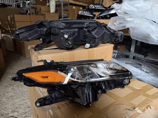Основна фара - вставка TYC 209993001N ціна, від 403.42 USD