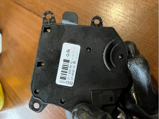  Mercedes A2118207810 ціна, від 25.40 USD