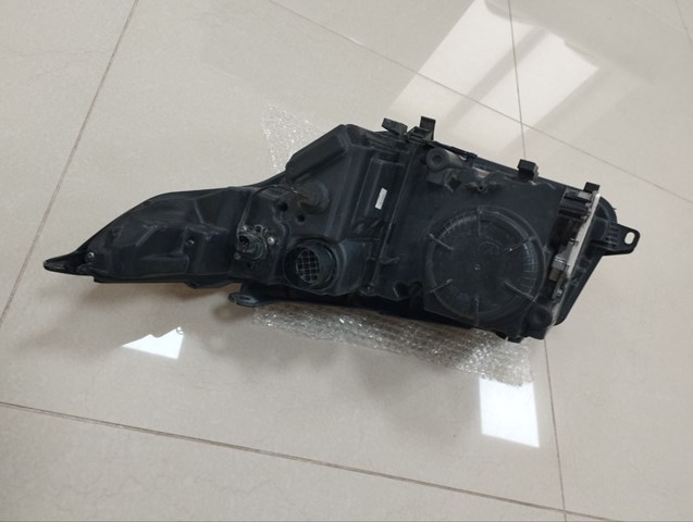 Фара права GJ3213W029 Land Rover