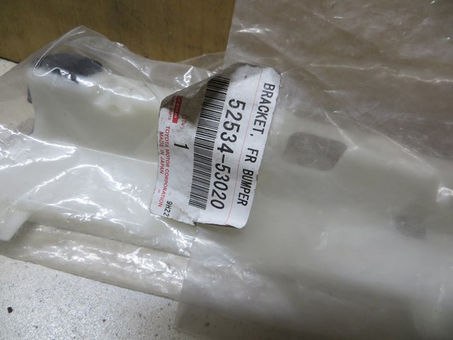 Кріплення бампера Toyota 5253453020 ціна, від 18.51 USD