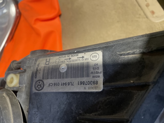 Купити 7L6941016CF VAG Права блок фара