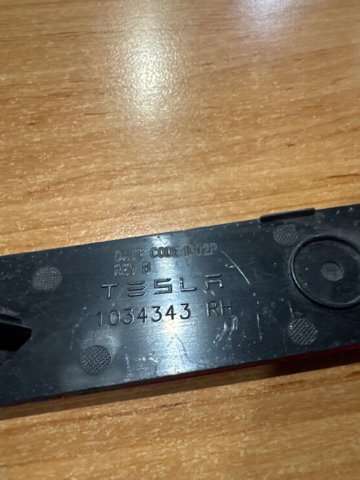 Правий катафот заднього бампера Tesla Motors 103434300C