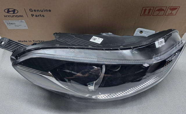 Фара права 92102K7100 Hyundai/Kia