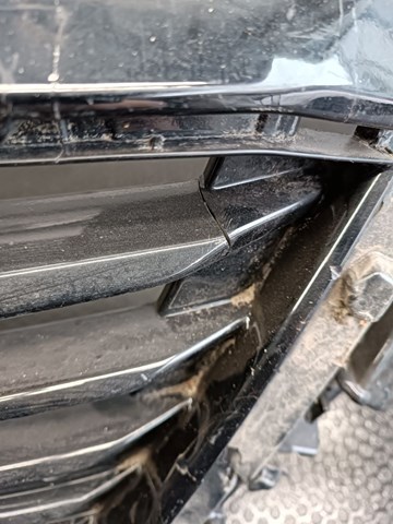 Решітка Mazda BJE150712B