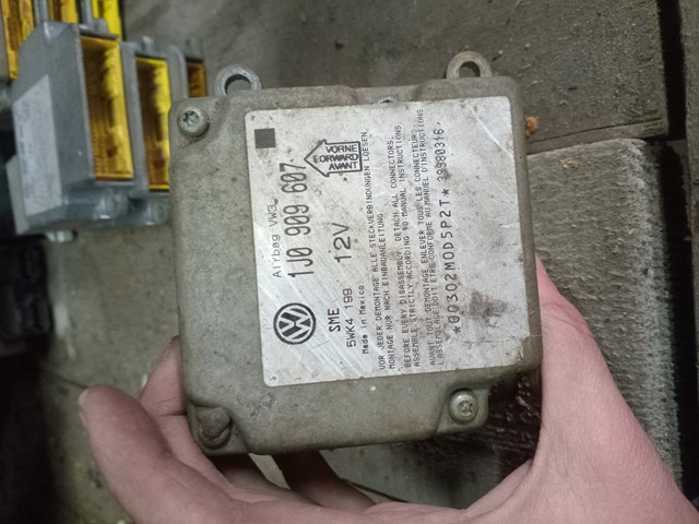 Блок управління airbag VAG 1J0909607