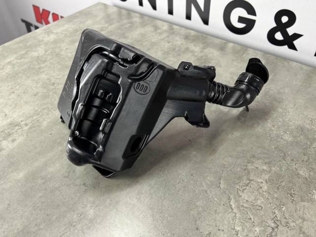 Бачок омивача лобового скла Tesla Model 3 седан (5YJ3) (2016 - 2026) ціна, від 30.14 USD