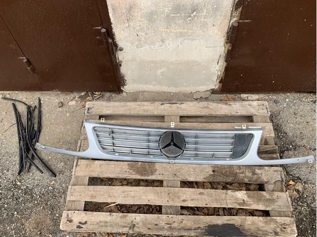 Купити Решітка радіатора Mercedes V  638
