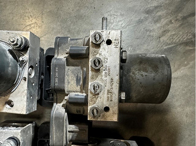 Купити Блок АБС Mercedes Sprinter II 3-t 906