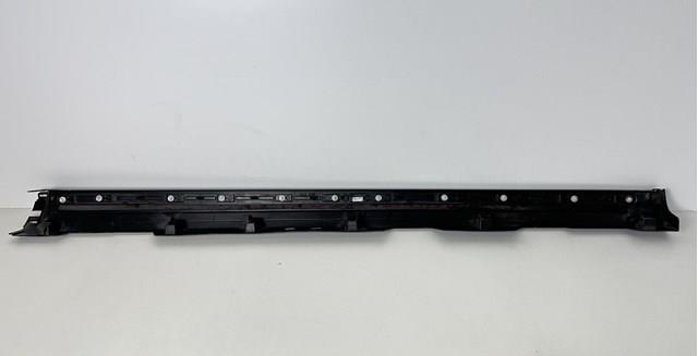 LR128586 Land Rover Накладка зовнішня (молдинг) порога, правий