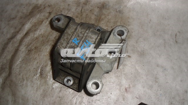 Подушка (опора) двигуна, права 9156948 General Motors