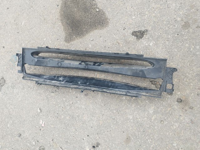 600819300B Tesla повітропровід радіатора
