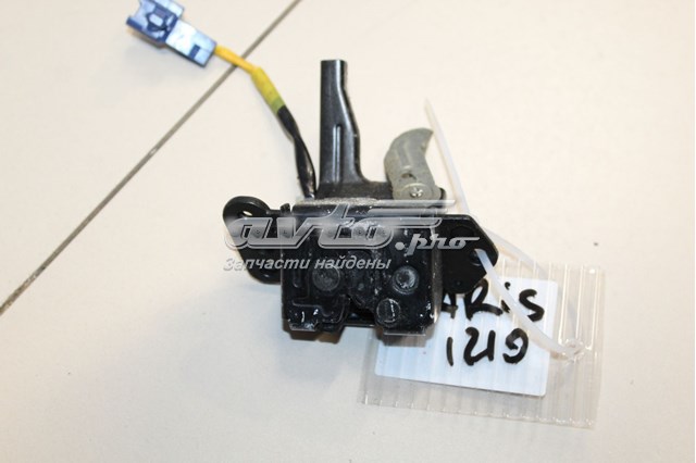 Замок п'ятих дверей на Toyota Yaris  SP90