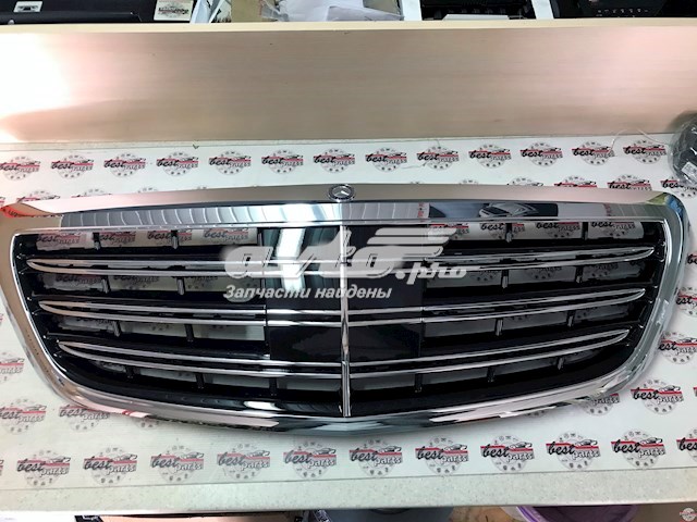 Решітка Mercedes A22288002839040