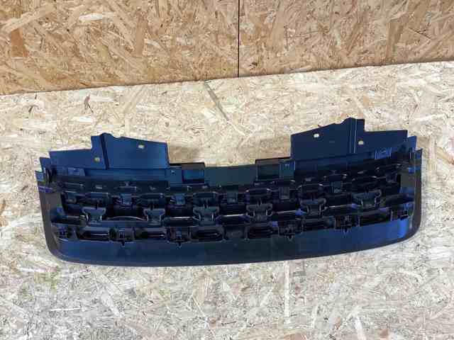 Решітка радіатора LR127710 Land Rover