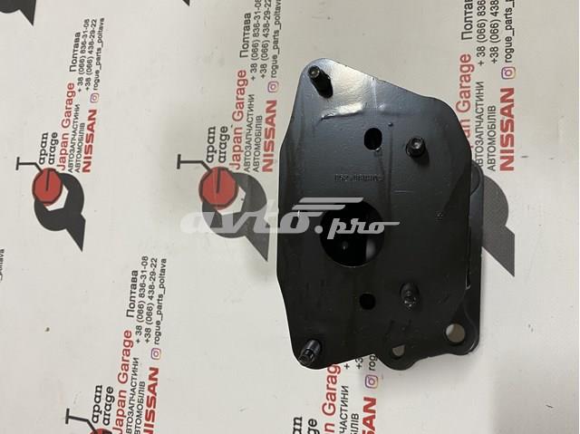 Купити 852106RR0A Nissan/Infiniti Кронштейн підсилювача заднього бампера