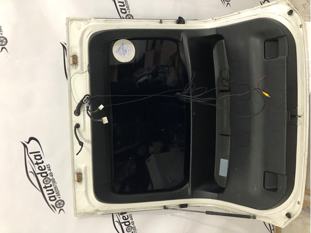 Двері багажника Toyota Prius 