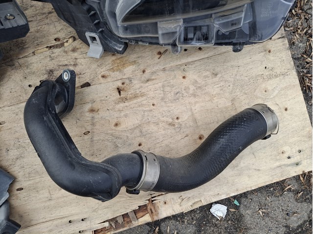 Купити PY8W13240E Mazda Шланг/патрубок интеркуллера