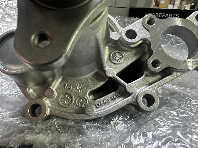 Водяний насос BMW 11518482250