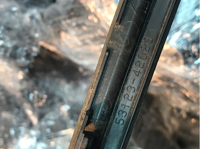 TOYOTA 5312342020 молдинг решітки радіатора, правий Toyota RAV4