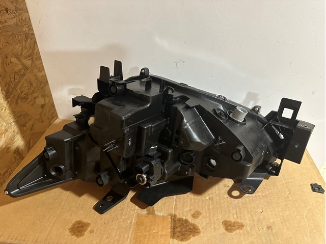 Фара правая Mazda KL2J51030 ціна, від 353.52 USD