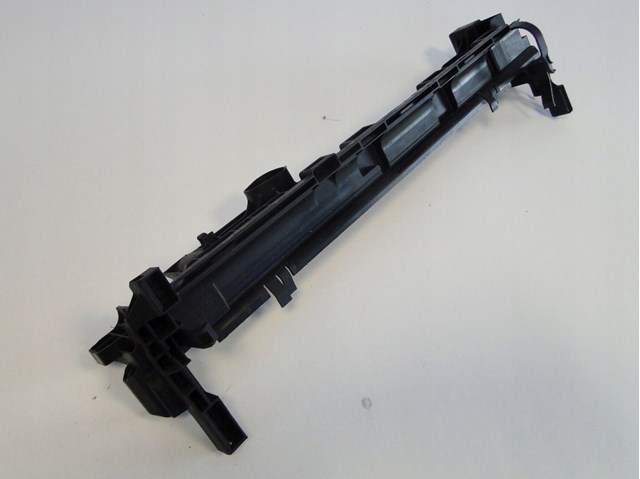 A0995040600 Mercedes Кронштейн радіатора правий